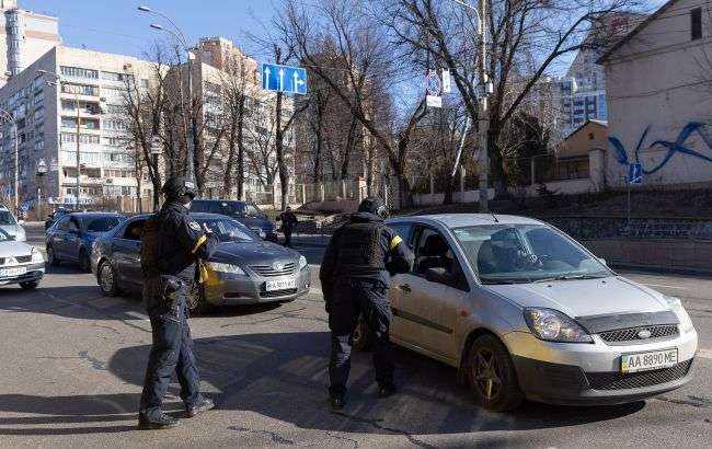 Обшук авто на блокпосту – юристка пояснила законність вимоги поліцейських і ТЦК 1