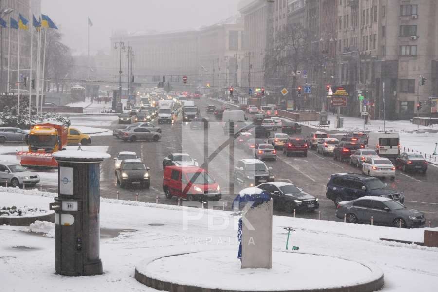 Снігопад у Києві змінив місто 22 листопада 2024 - засніжені дороги, вулиці й будинки, фото 3