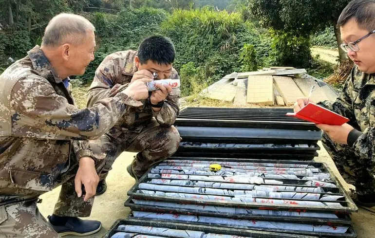 У Китаї виявили найбільше у світі родовище золота - його вартість сягає 83 мільярди доларів США 1