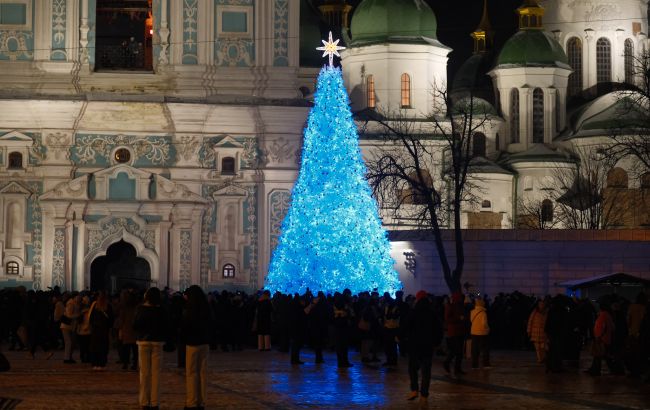 Ялинка в Києві відкрилась 6 грудня 2024 на Софійській площі - який вигляд вона має, фото, відео 6