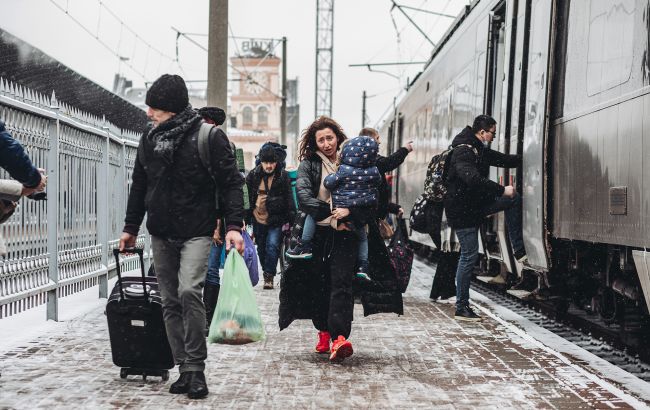 Міграційні втрати України - експерт розповів, які сфери постраждають 1