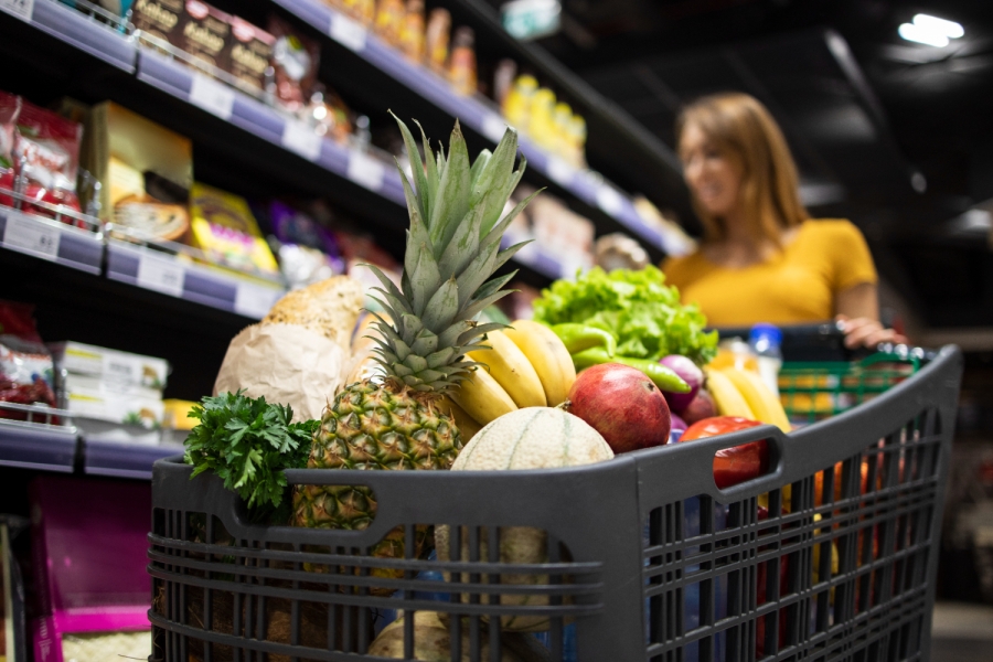 Новорічний стіл 2025 коштуватиме понад 3 500 гривень - огляд цін на продукти 4
