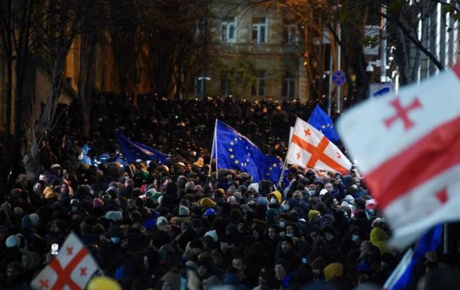 Протести у Грузії - спецназ вперше за три дні жорстко розганяє протестувальників 1