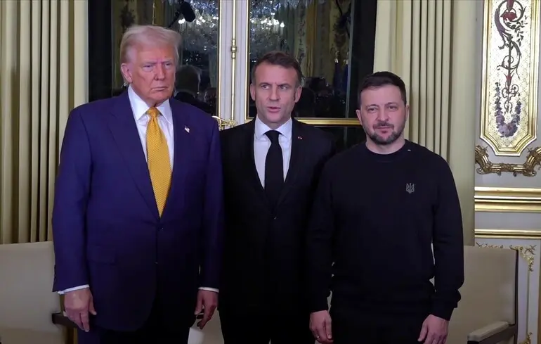 Зеленський, Макрон та Трамп зустрілись у Парижі - відео 1