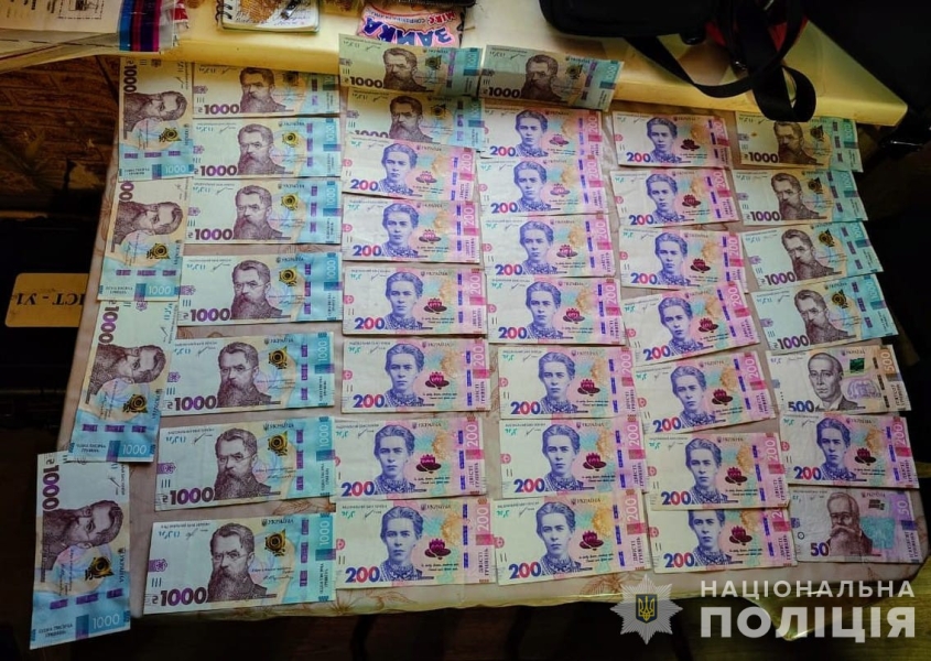 Крадіжка коштів з картки у місті Самар - чоловік викрав 870 тисяч гривень у матері військового 2