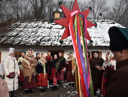 Різдвяний фестиваль у Пирогові - традиційні звичаї та обряди показали киянам та гостям столиці - фоторепортаж Різдвяний фестиваль у Пирогові - традиційні звичаї та обряди показали киянам та гостям столиці - фоторепортаж 2