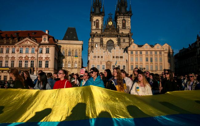 Біженці в Чехії втратять статус захисту при закінченні війни в Україні - заява міністра 1