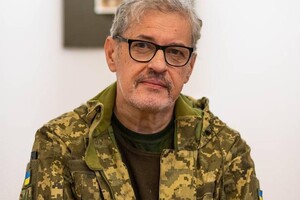 Максим Калинчук пише картини пензлем у зубах та допомагає ЗСУ 8