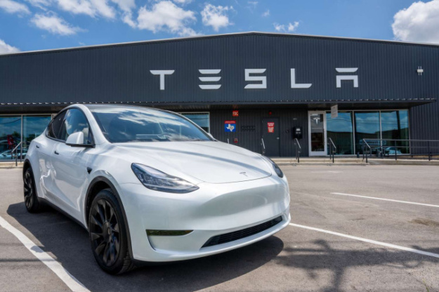 Ринкова вартість Tesla впала нижче $1 трлн на тлі спаду продажів у Європі 1