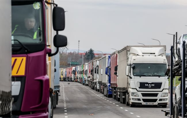 Виїзд чоловіків з України - прикордонники розповіли про нові зміни для водіїв 1