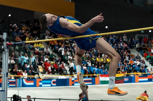 Дорощук на Євро-2025 приніс Україні золоту медаль зі стрибків у висоту - відео 2