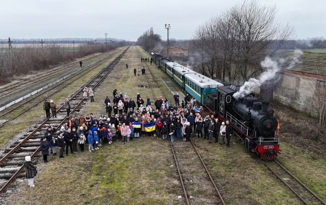 Укрзалізниця продає квитки на ретротур Гайворонською вузькоколійкою найдовшою в Європі - рекорд України 1