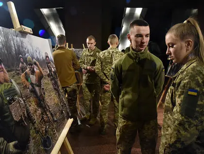 Війна очима героїв - у Києві відкрилася фотовиставка Сталева доблесть - фоторепортаж 13