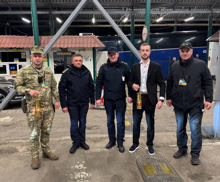 Благодатний вогонь прибув в Україну - що відомо 2