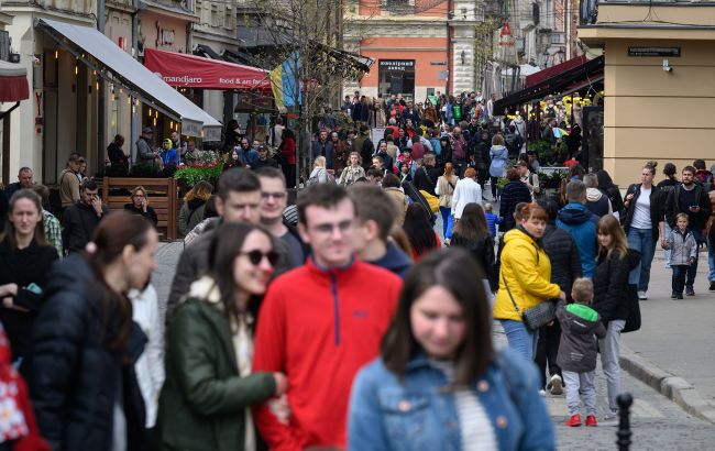 Населення України стрімко старіє - демограф Гладун розповів про наслідки 1
