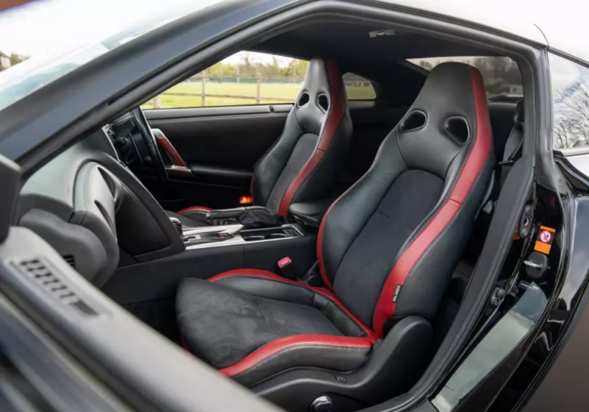 Nissan GT-R чемпіона Формули-1 продадуть на аукціоні 2