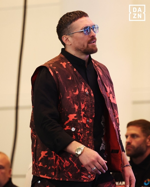 Усик Дюбуа - гучні заяви на першій прес конференції та битва поглядів 29 квітня 2