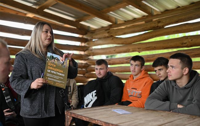 Військовий облік 17 річних школярів - як стати і уточнити персональні дані, терміни, поради ТЦК 1