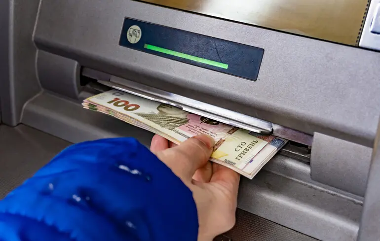 Банкоматів в Україні стало більше і популярність їх зросла 1
