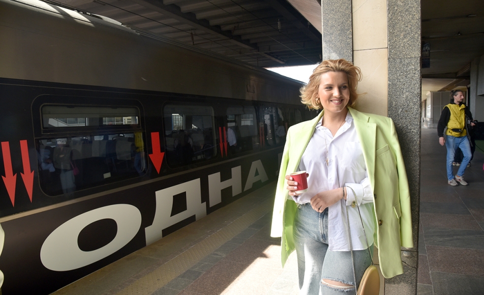 Барбара Крюгер створила інсталяцію на поїзді Інтерсіті – фото 19