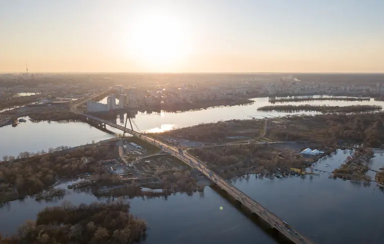 Чому смердить вода в Дніпрі під Києвом - екоактивіст розповів про винних 1