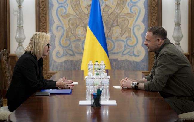 F-16 та співпрацю України й США обговорили Єрмак та Джулі Девіс 1