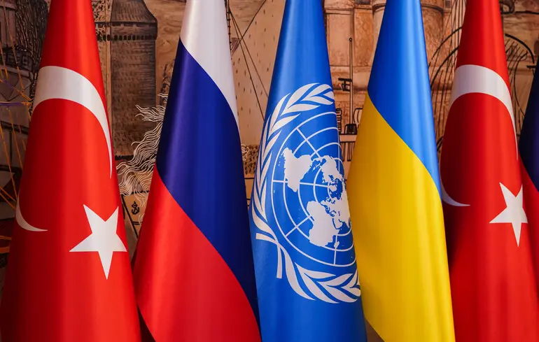Фідан і Мєдінскій обговорили мирні ініціативи у Стамбулі 1