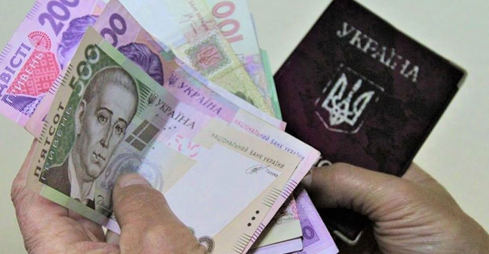 Кабмін дозволив зараховувати до пенсійного стажу офіційну роботу за кордоном 1