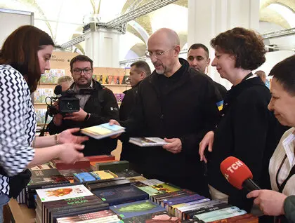 Книжковий Арсенал 2025 - фестиваль відкрив двері для читачів і видавців - фото Книжковий Арсенал 2025 - фестиваль відкрив двері для читачів і видавців - фото 6