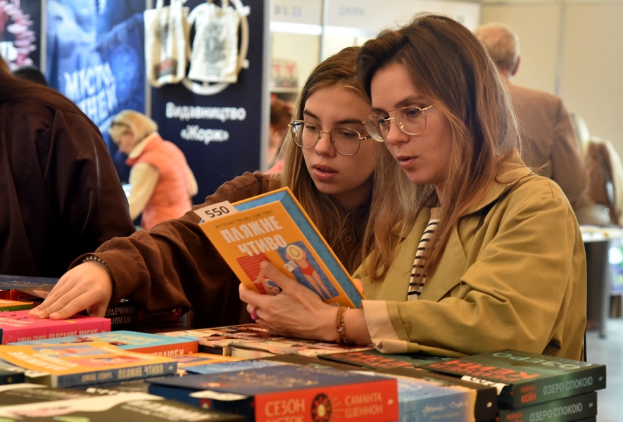 Книжковий Арсенал 2025 - фестиваль відкрив двері для читачів і видавців - фото 39