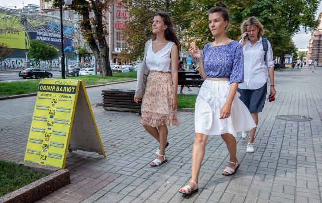 Курс долара в червні - чи варто купувати валюту 1