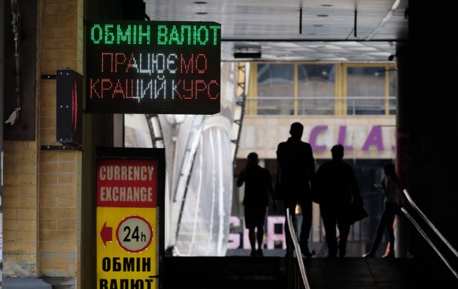 Курс долара в червні очікується на рівні 41,6-42,0 гривень 1