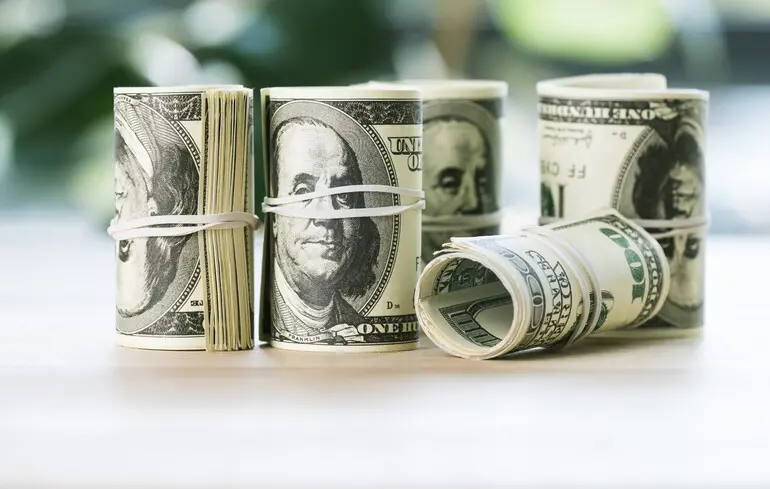 Курс гривні до долара - Нацбанк збільшив продаж валюти на 20 відсотків за тиждень 1