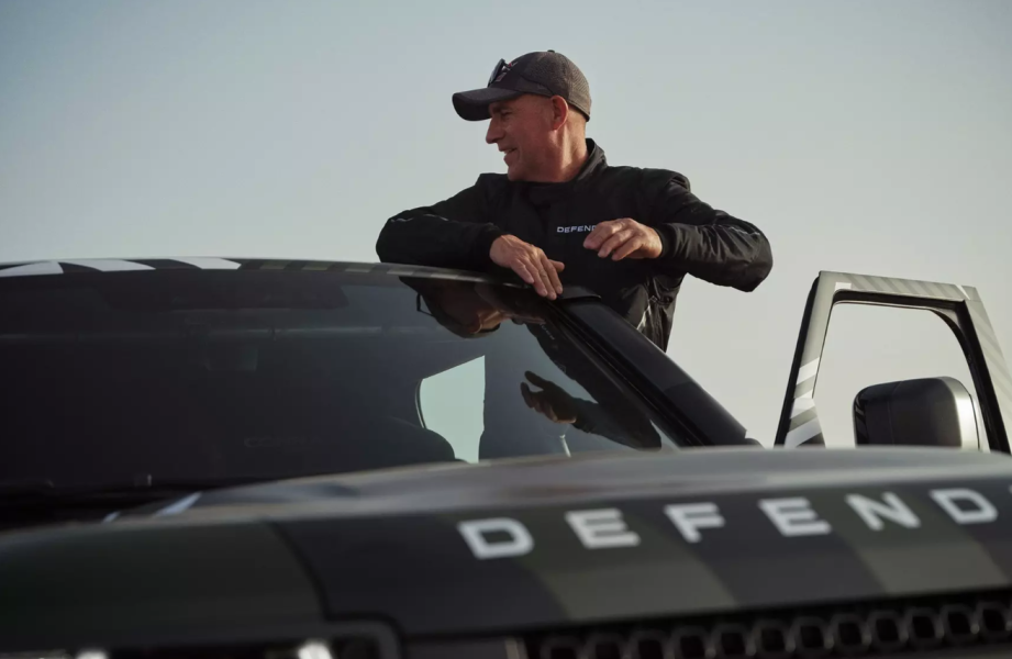 Land Rover представив Defender для "Дакара" 2