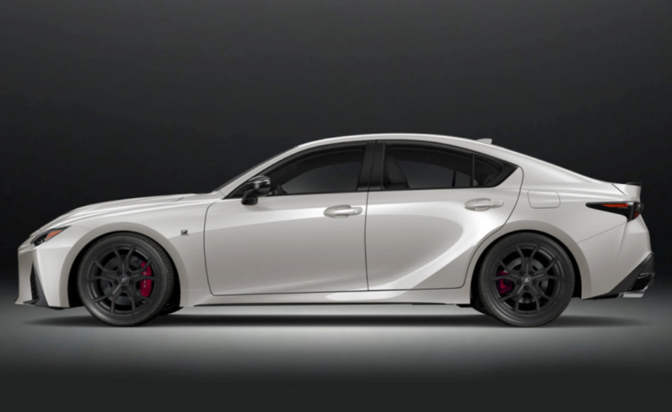 Lexus представив спортивний седан IS 500 Ultimate 2