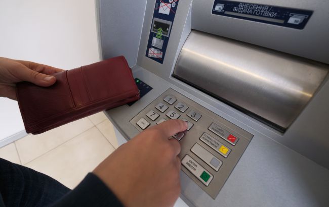 Ліміти на перекази в Україні будуть знижені з 1 червня до 100 тисяч гривень 1