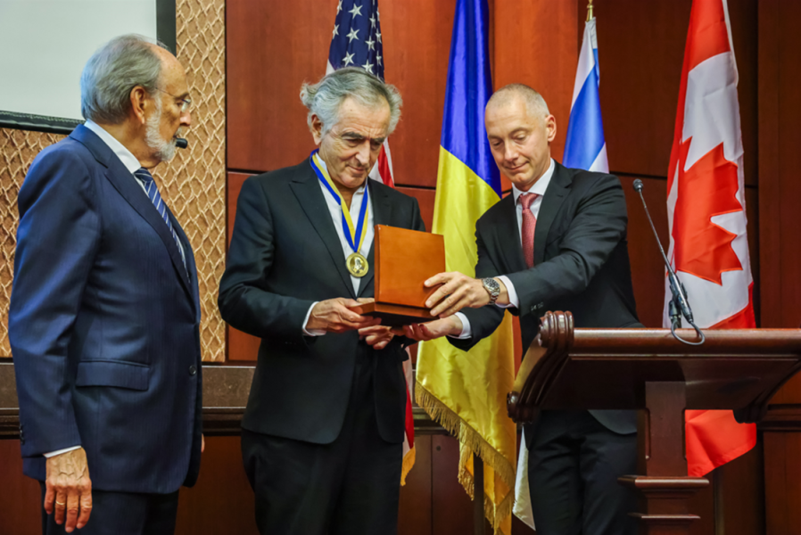 Ліна Костенко та Бернар-Анрі Леві стали лауреатами премії імені Митрополита Шептицького 3
