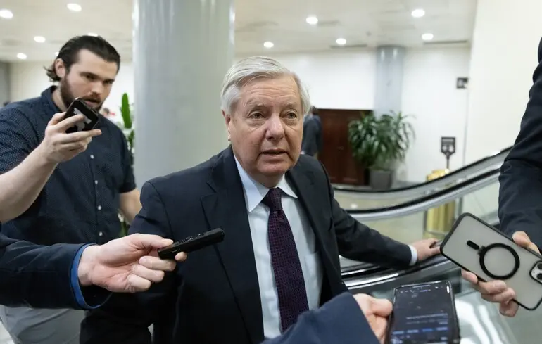 Мито у 500 відсотків за імпорт російської нафти - Лідсі Грем пропонує Сенату нові санкції проти РФ 1