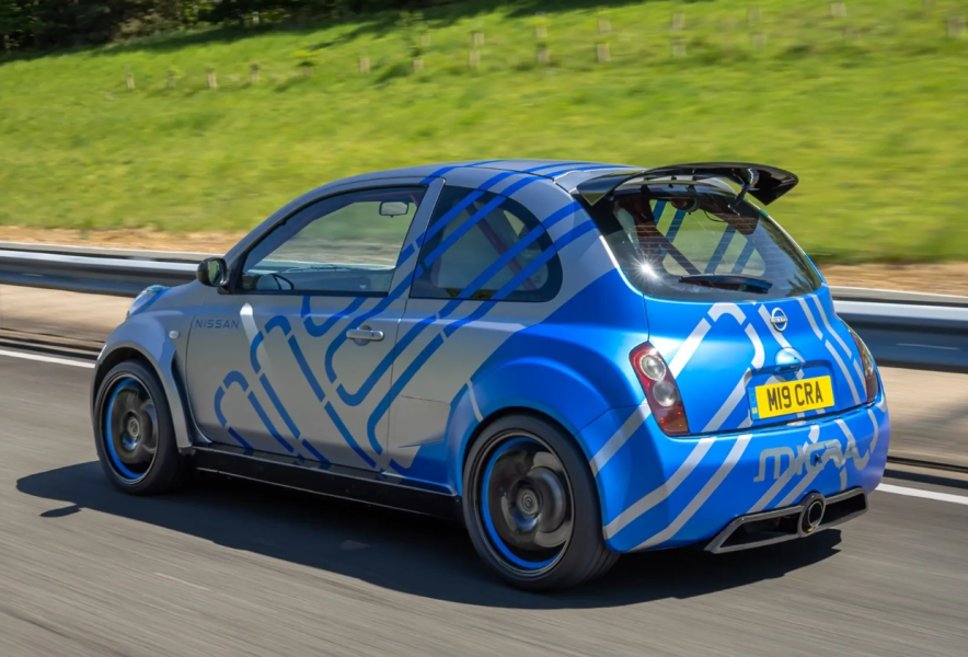 Nissan Micra перетворили на 300-сильний суперкар 3