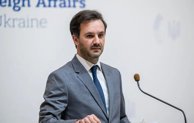 Образи Захарової на адресу Зеленського - У МЗС України відреагували - новини України 1