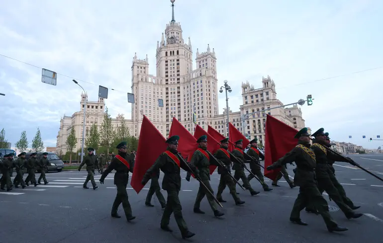 Парад у Москві до 9 травня – під час репетиції 5 травня москвичі скаржаться на перебої з інтернетом та зв'язком 1