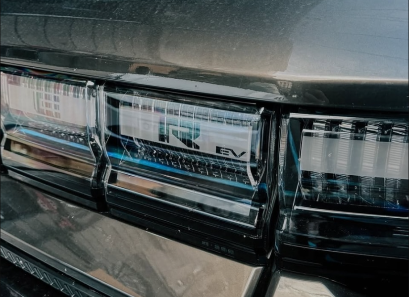 Пікап GMC Hummer вперше помітили в Україні 3