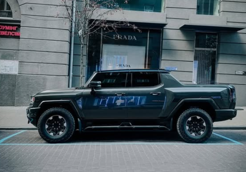 Пікап GMC Hummer вперше помітили в Україні 2