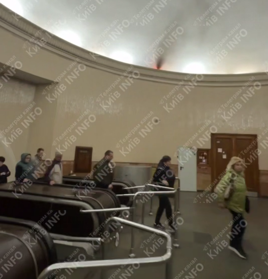 Пожежа і дим в метро Києва на станції Арсенальна зупинена - що сталось, КМДА, відео 3