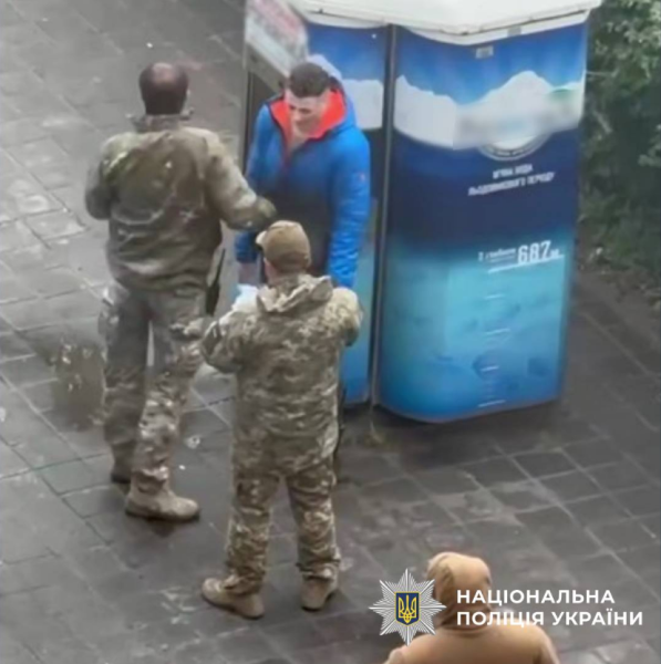 Працівник ТЦК у Харкові вдарив вчителя при перевірці документів - що дізналась поліція, фото 2