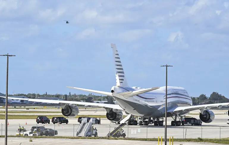 Розкішний літак Boeing 747-8 для Трампа ‒ Катар спростував угоду 1
