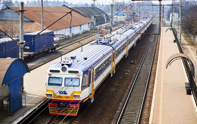 Рух поїздів через Карпати зупинено через провал землі 22 травня 1