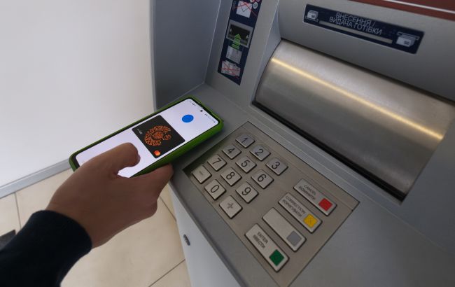 Шахраї крадуть в українців по 100 доларів за одну операцію 1