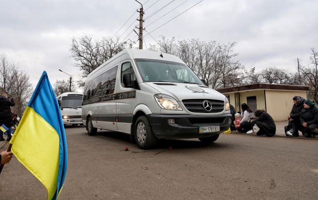 Штрафи за відмову пропустити спецтранспорт та траурну процесію - як на Рівненщині покарали водіїв 1
