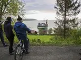 Судно сіло на мілину в Норвегії - контейнеровоз застряг у дворі місцевого мешканця - фото Судно сіло на мілину в Норвегії - контейнеровоз застряг у дворі місцевого мешканця - фото 6